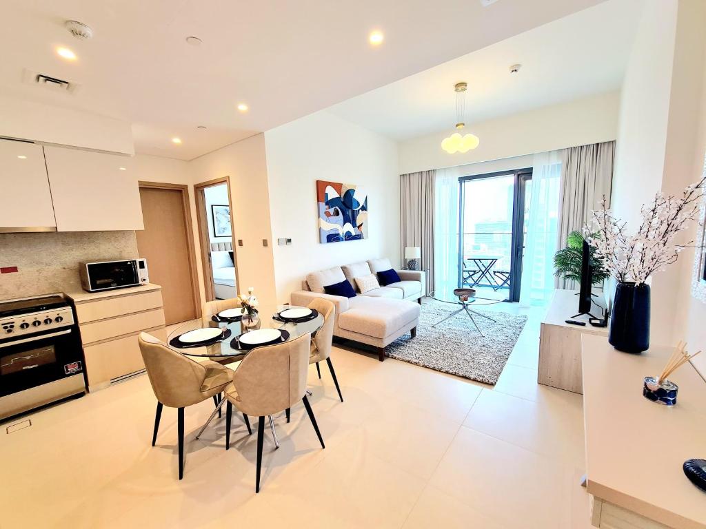 Kuchyň nebo kuchyňský kout v ubytování SUNRISE HOMES - New Luxury Flat next to Dubai Mall & Fountains
