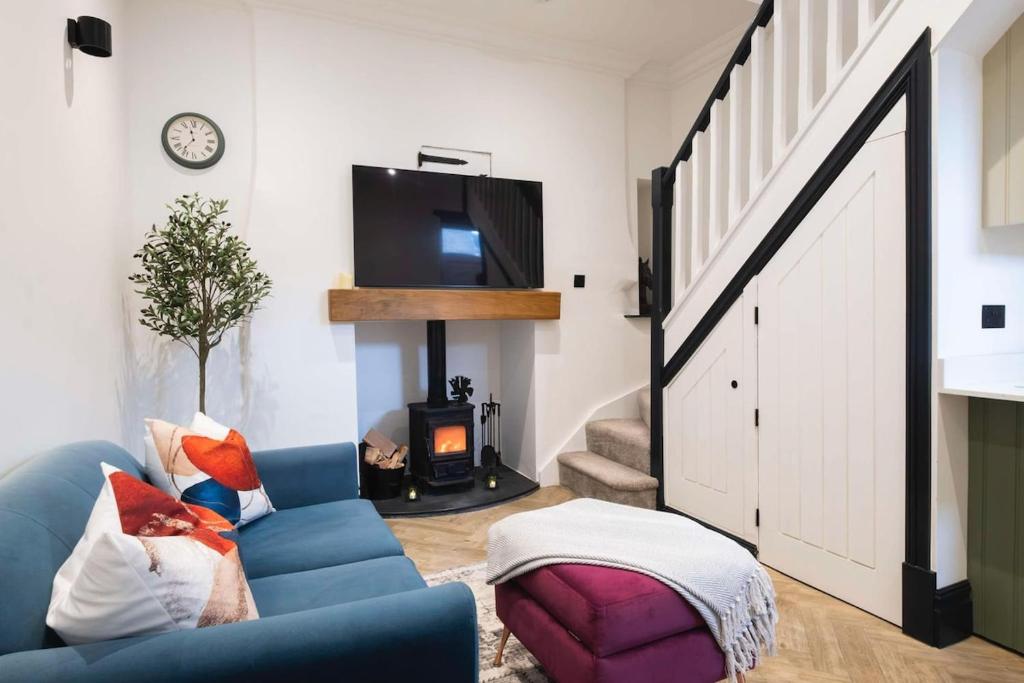 Televiisor ja/või meelelahutuskeskus majutusasutuses Grosvenor Cottage - Kendal Lake District, Parking