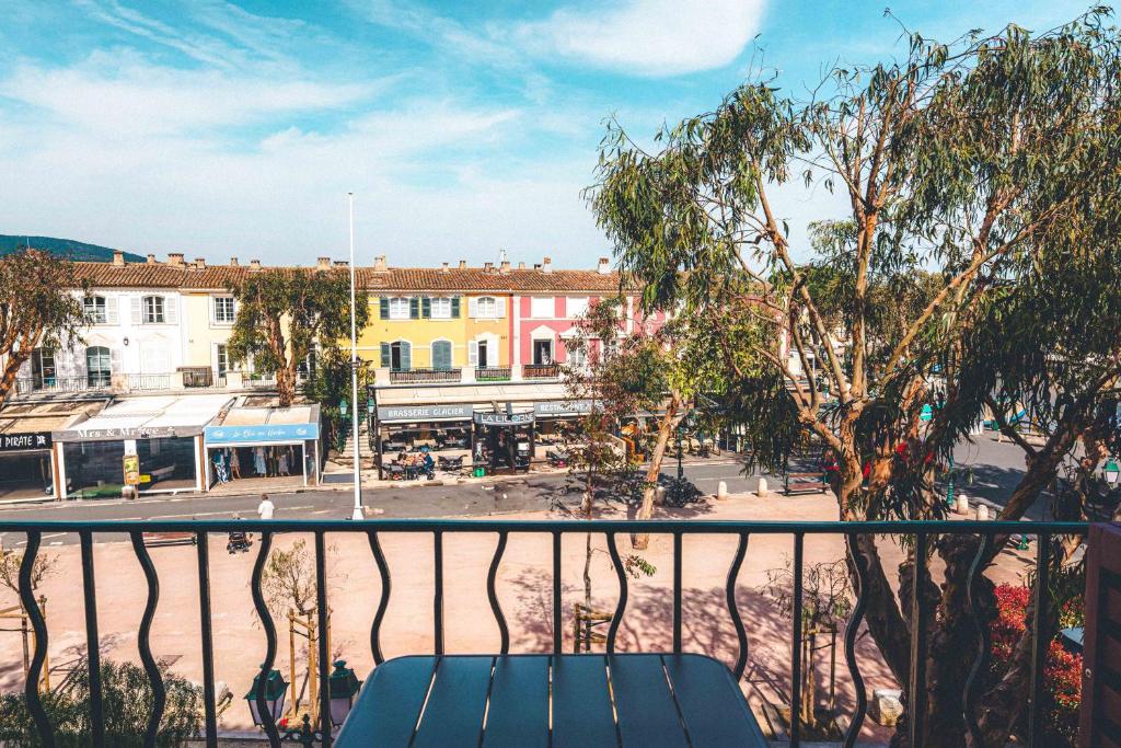 Hotel Le Suffren Golfe de Saint Tropez - Apartment With Market View