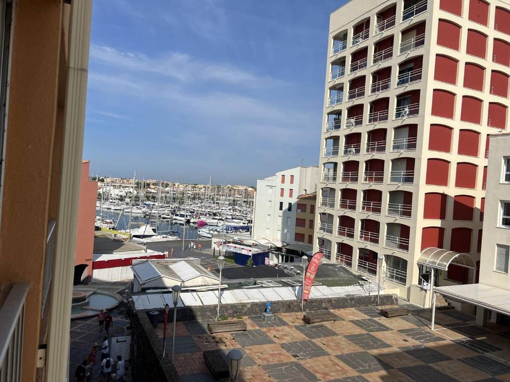 AGREABLE STUDIO AU CENTRE PORT