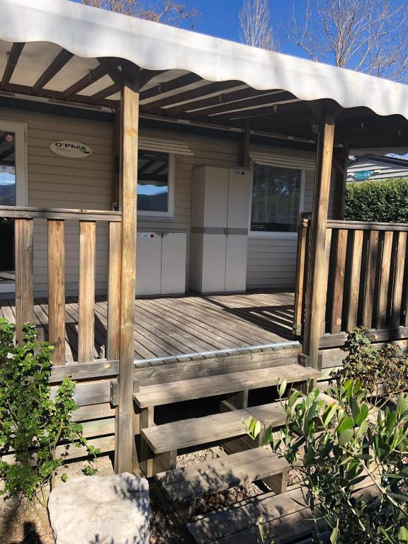 a porch of a house with a wooden deck at Domaine des Iscles mobile home clim, jardinet sans vis-à-vis in La Roque-dʼAnthéron