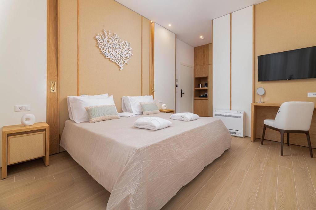 Postel nebo postele na pokoji v ubytování The 12th City Hotel