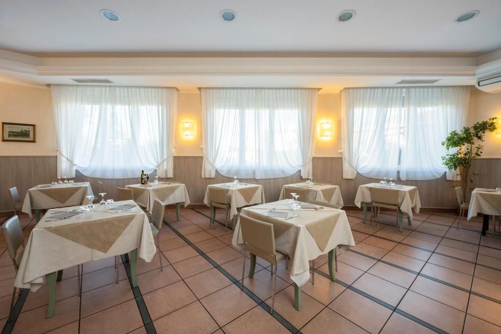 Гостиная зона в Hotel Mondial