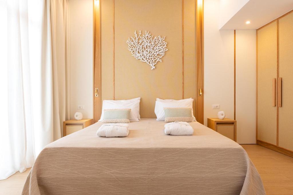 Postel nebo postele na pokoji v ubytování The 12th City Hotel
