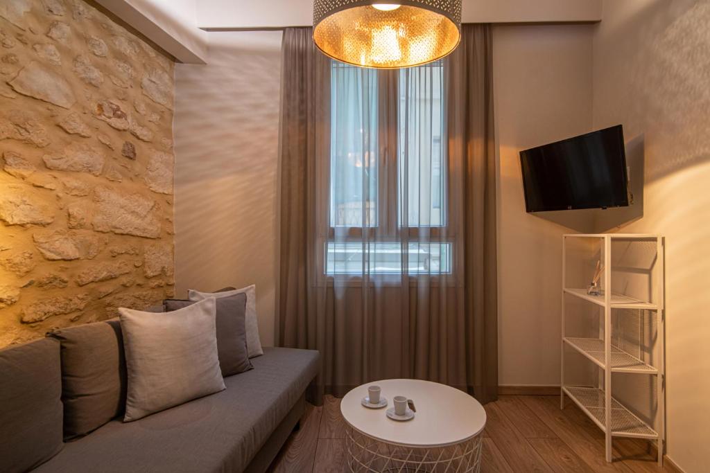TV a/nebo společenská místnost v ubytování The Central Boutique Apartments