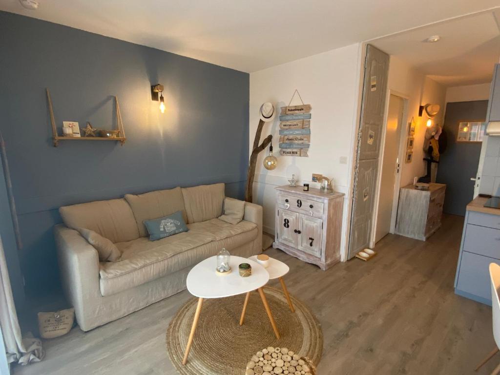 Photo de la galerie de l'établissement Appartement avec Vue Mer - Idéal pour 2 personnes - FR-1-709-90, à Fouras