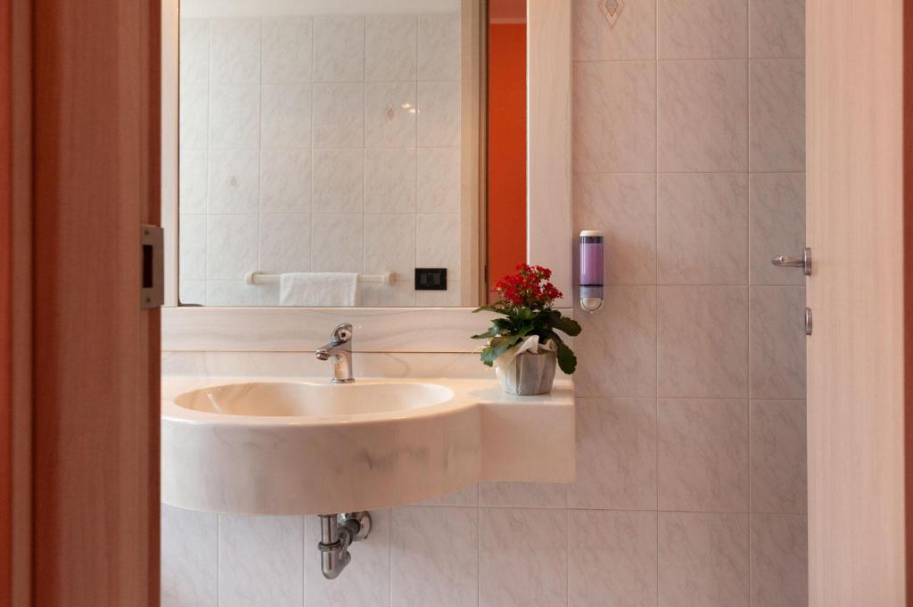 Ванная комната в Hotel Mondial
