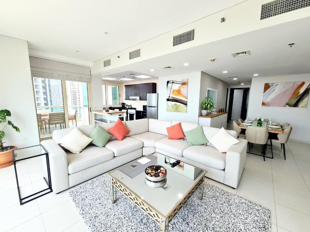 Fotografie z fotogalerie ubytování SUNRISE HOMES - 2 BR with Panoramic Views next to JBR Beach v Dubaji