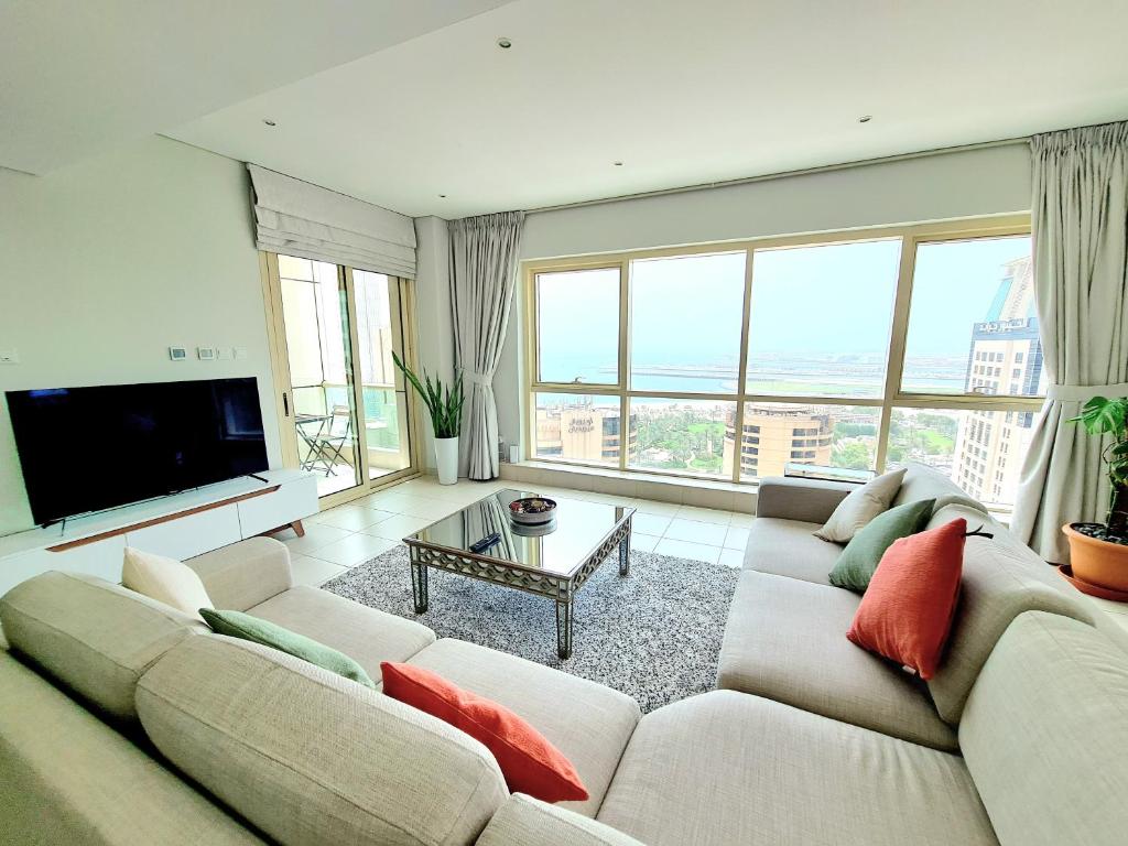 Fotografie z fotogalerie ubytování SUNRISE HOMES - 2 BR with Panoramic Views next to JBR Beach v Dubaji