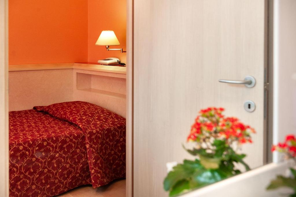 Кровать или кровати в номере Hotel Mondial