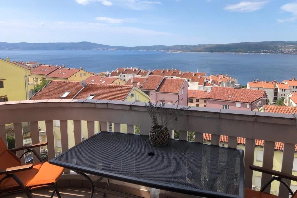 Apartments with WiFi Crikvenica - 24137