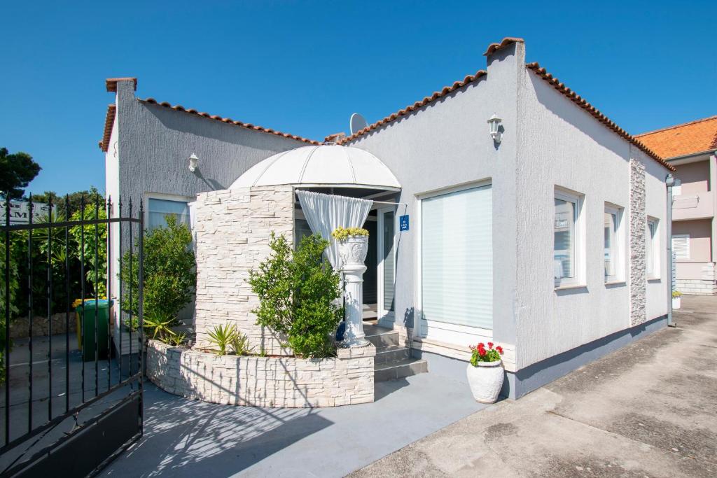 a house with a gate and a fence at Family friendly house with a swimming pool Brodarica, Sibenik - 24117 in Šibenik