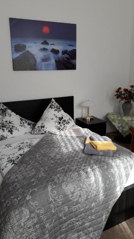 a bedroom with a bed with a blanket on it at Ferienwohnung auf der Stadtinsel in Havelberg