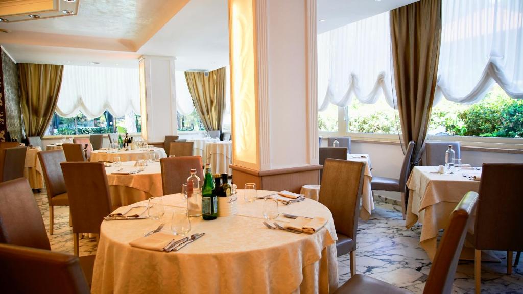 Restaurace v ubytování Hotel Alexander