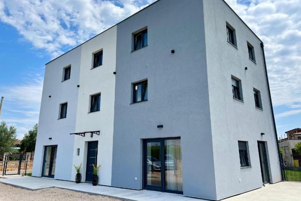 Apartments with parking space Finida, Umag - 24104