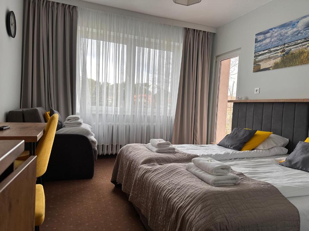 Hotel Krynica - Double Room With Balcony (2 Adults + 1 Child)