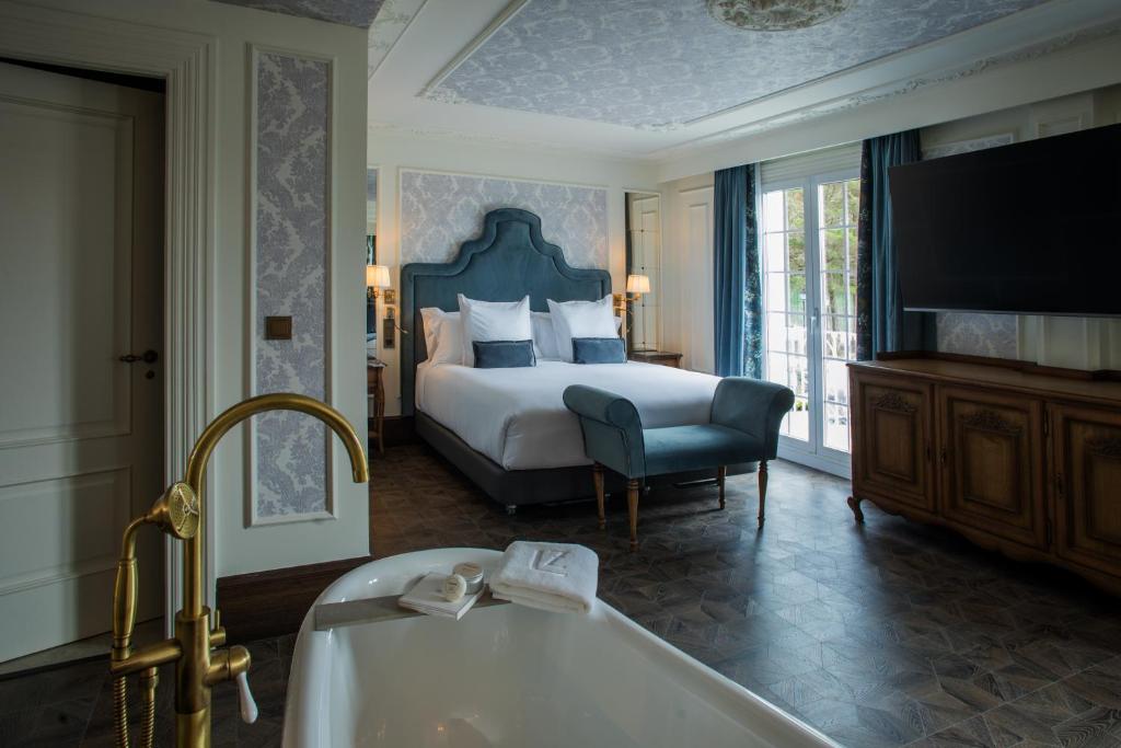 Postel nebo postele na pokoji v ubytování Hotel Luze Boutique San Sebastian