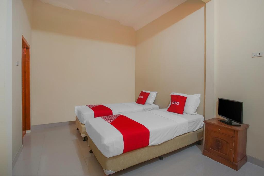 Postel nebo postele na pokoji v ubytování Collection O 89999 Hotel Bumi Kedaton Resort