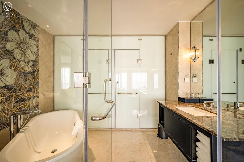 La Vela Luxury Deluxe Corner High Floor