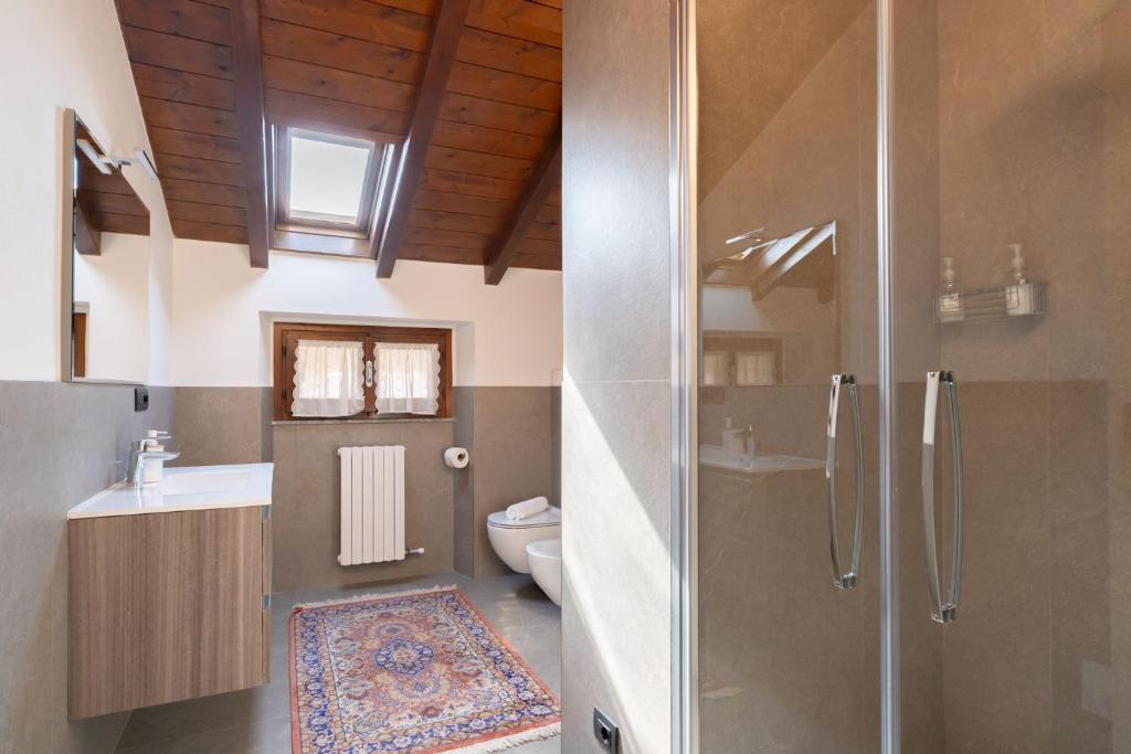 Koupelna v ubytování Luxury Apartment between Como Lake and Valsassina