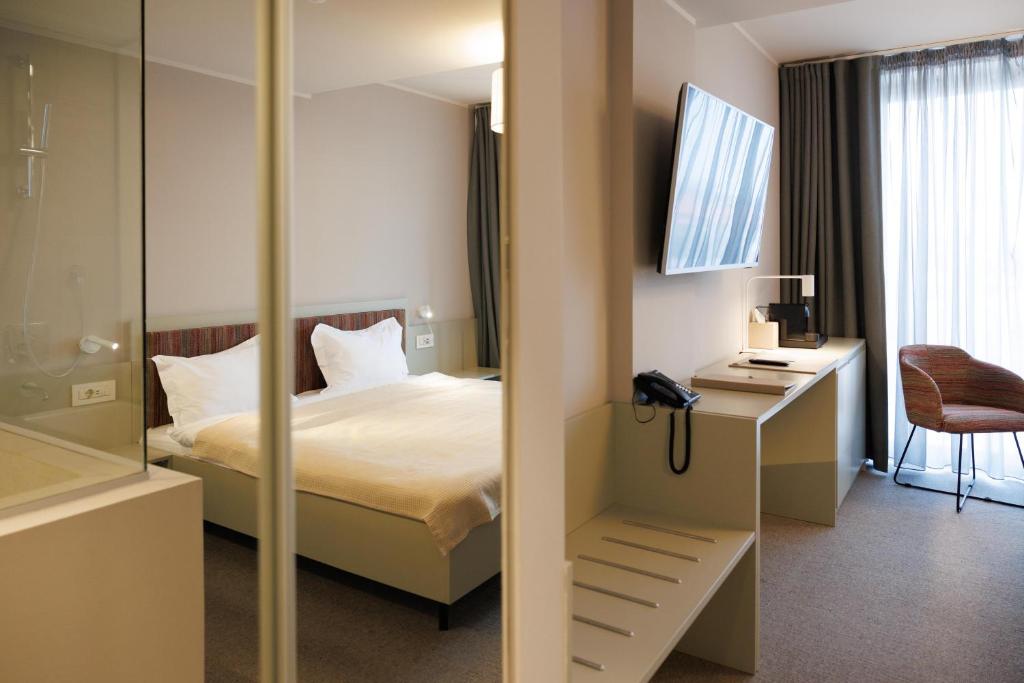 Postel nebo postele na pokoji v ubytování Millennium Hub & Hotel