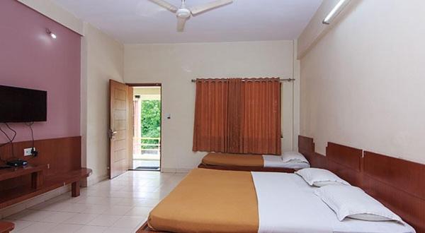 Ένα ή περισσότερα κρεβάτια σε δωμάτιο στο Swamy Resort