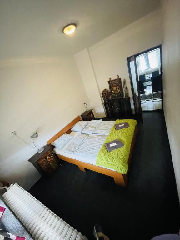 Posteľ alebo postele v izbe v ubytovaní LakePark Garden Villa with swimming pool & park