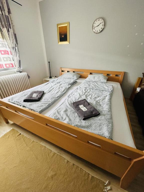 Posteľ alebo postele v izbe v ubytovaní LakePark Garden Villa with swimming pool & park