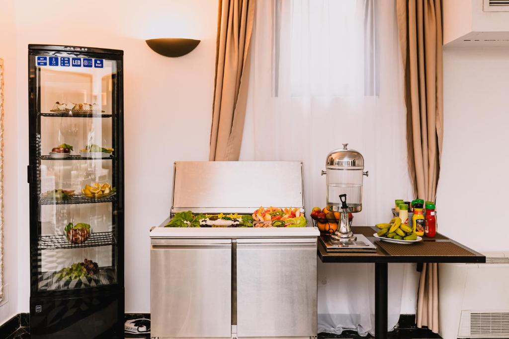 Kuchyň nebo kuchyňský kout v ubytování Vigo Hotel