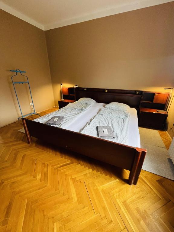 Posteľ alebo postele v izbe v ubytovaní LakePark Garden Villa with swimming pool & park