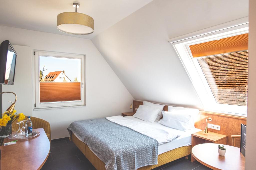 Postel nebo postele na pokoji v ubytování Gästehaus Inselhof