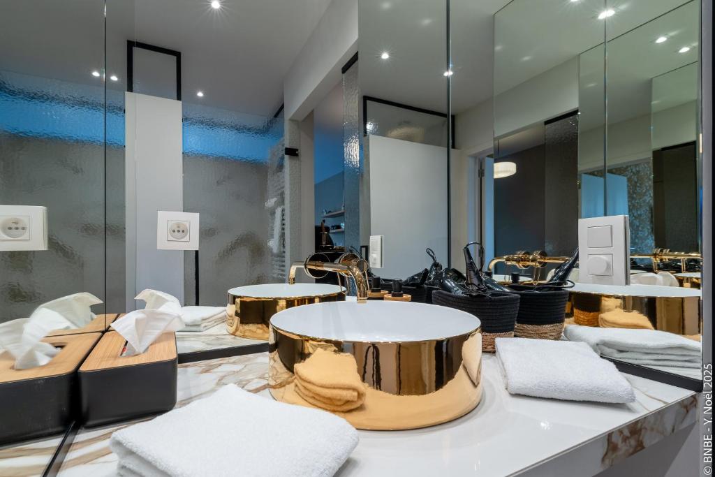 Fotografie z fotogalerie ubytování Sous la Houlette, Suites, Piscine intérieure et Sauna v destinaci Villers-la-Ville