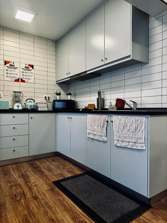 Kuchyň nebo kuchyňský kout v ubytování Aliança café & hostel
