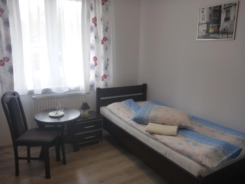 OŚRODEK WYPOCZYNKOWY NAD STAWEM - kameralny wybierany przez Gości ceniących ciszę, smaczne śniadania i komfortowy wypoczynek w bezpośrednim sąsiedztwie parku zdrojowego - 2