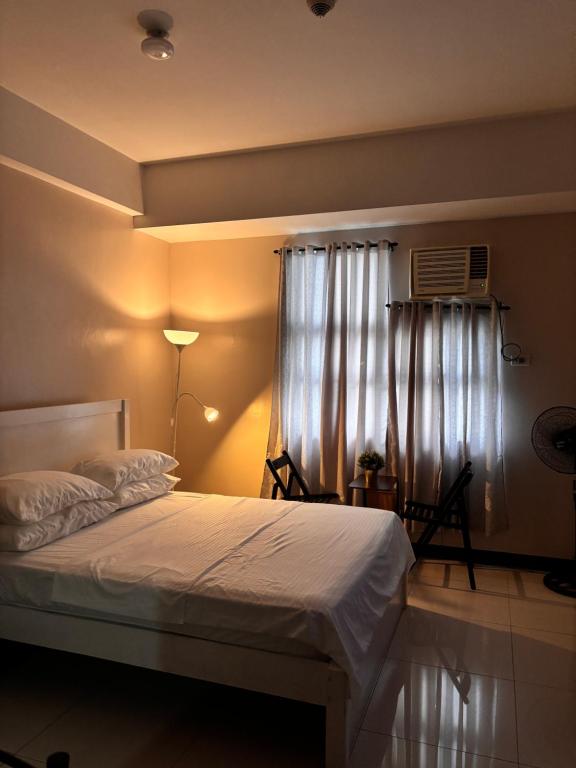 101 Newport West wing condominium Images