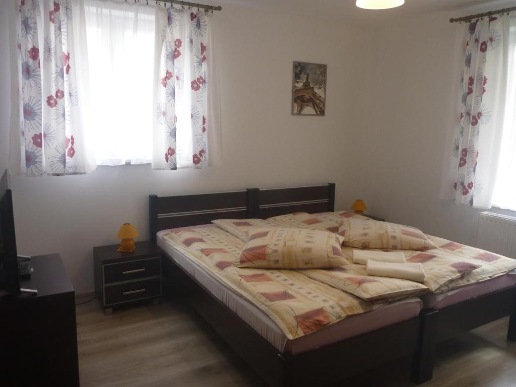 OŚRODEK WYPOCZYNKOWY NAD STAWEM - kameralny wybierany przez Gości ceniących ciszę, smaczne śniadania i komfortowy wypoczynek w bezpośrednim sąsiedztwie parku zdrojowego - 16