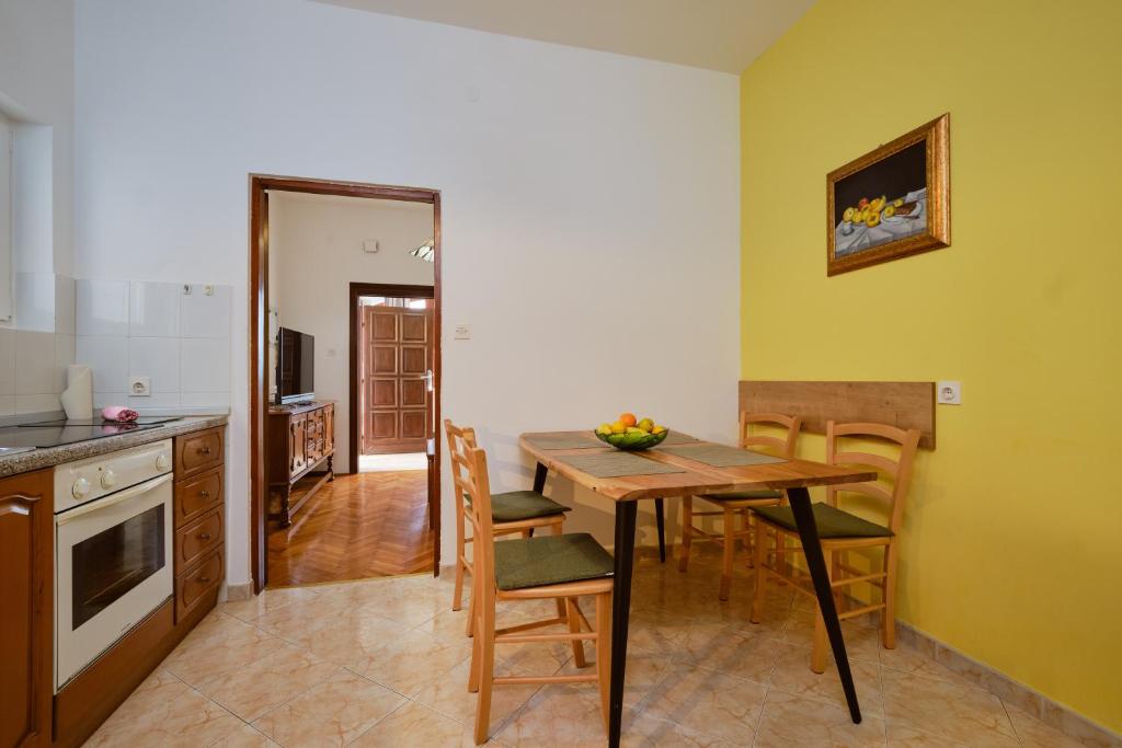 Kuchyň nebo kuchyňský kout v ubytování Apartments Katja