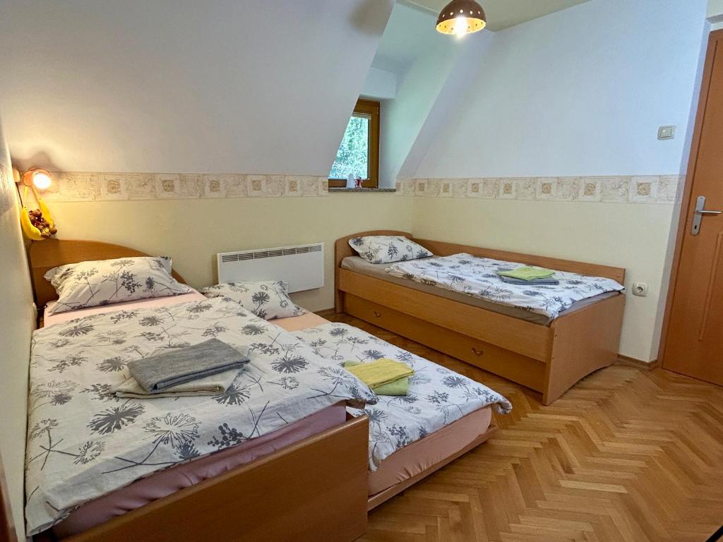 Postel nebo postele na pokoji v ubytování Apartment Crystal Rose
