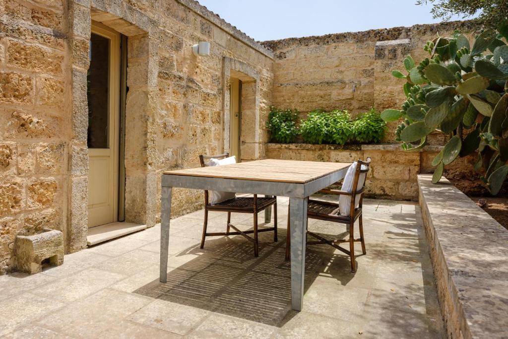 Patio lub wspólna przestrzeń na świeżym powietrzu w obiekcie Masseria Bernardini by Symphonya Luxury Rentals