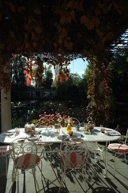 Fotografie z fotogalerie ubytování Relais La Foleia - Luxury Villa with private lake v destinaci Veruno