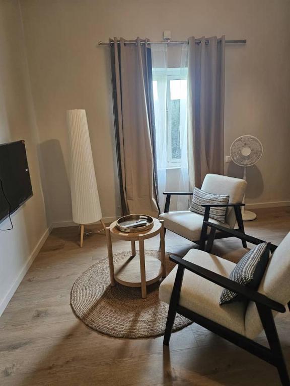 TV a/nebo společenská místnost v ubytování Tropical Oasis Hôtel