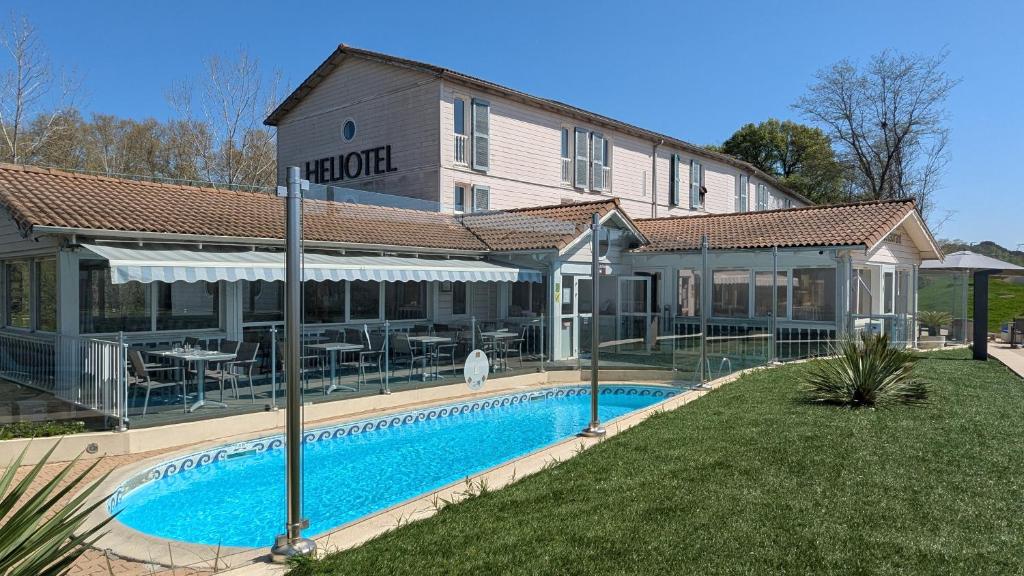 Bazén v ubytování Hotel & Restaurant Heliotel nebo v jeho okolí