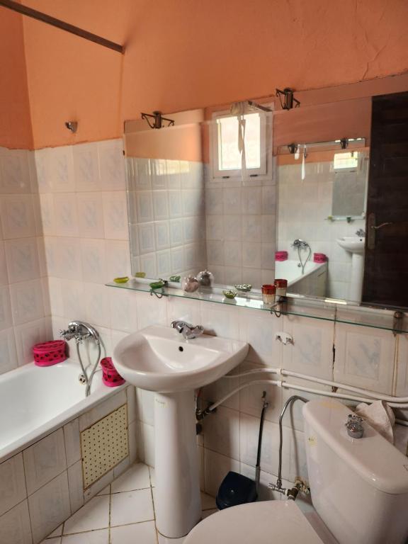 Koupelna v ubytování Riad Ramona lQariya seyaheya