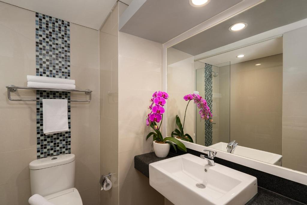 Vannituba majutusasutuses BATIQA Hotel & Apartments Karawang