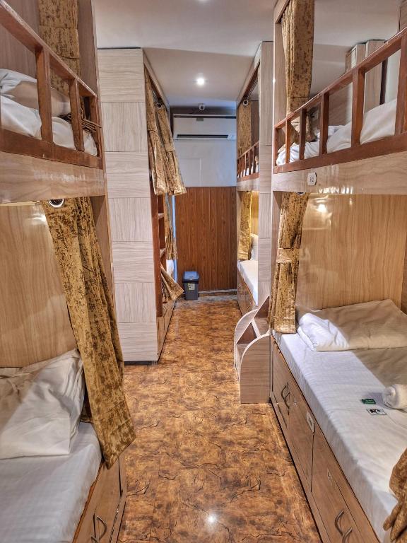 Postel nebo postele na pokoji v ubytování Sheetal Dormitoy