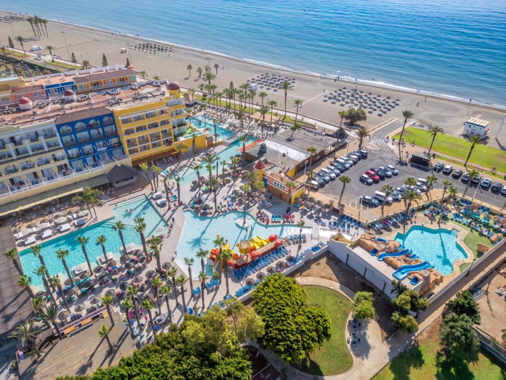 Bazén v ubytování Mediterraneo Bay Hotel & Resort nebo v jeho okolí
