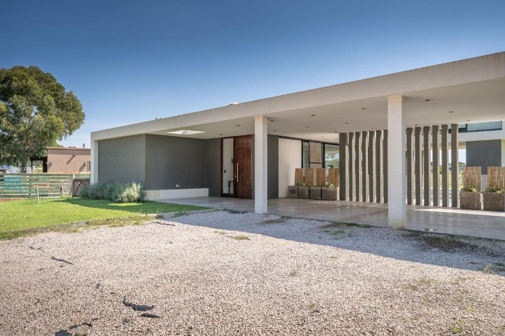 Το κτήριο όπου στεγάζεται  η παραθεριστική κατοικία