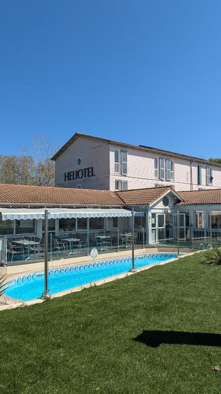 Bazén v ubytování Hotel & Restaurant Heliotel nebo v jeho okolí