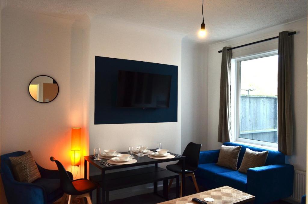 Posezení v ubytování Spacious 4-Bedroom Home Near University of Hull