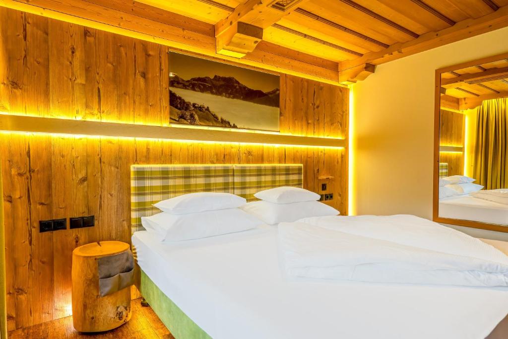 Postel nebo postele na pokoji v ubytování Hotel Kirchbichlhof